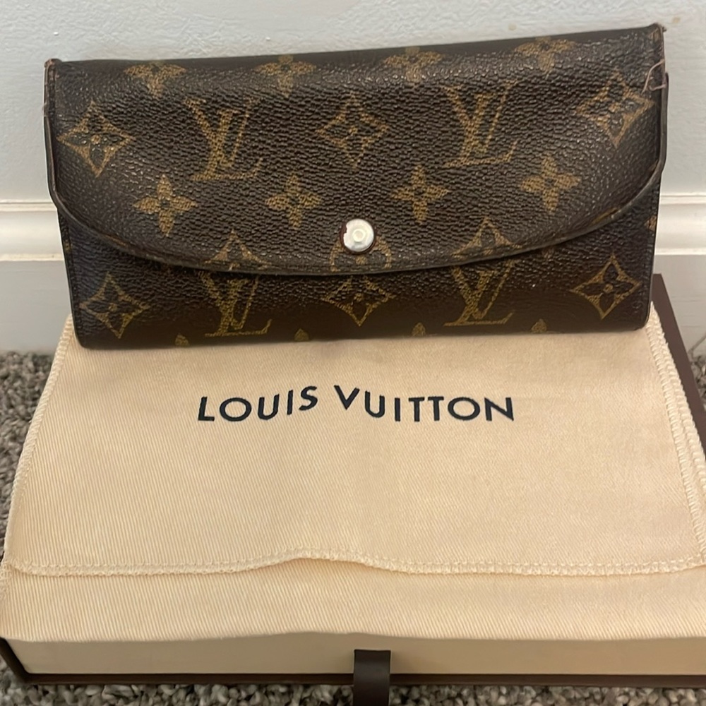 Louis Vuitton wallet. Previously very loved. 100% authentic